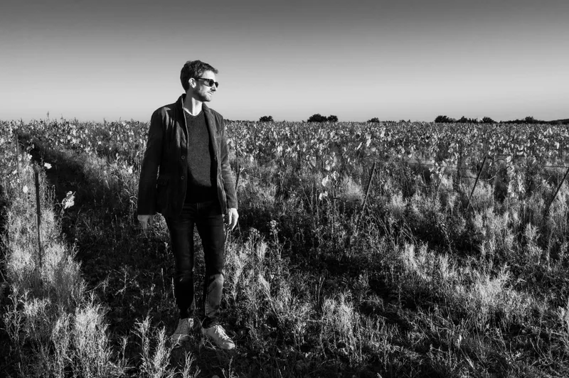 Emmanuel Roblin dans les vignes du Muscadet nantais